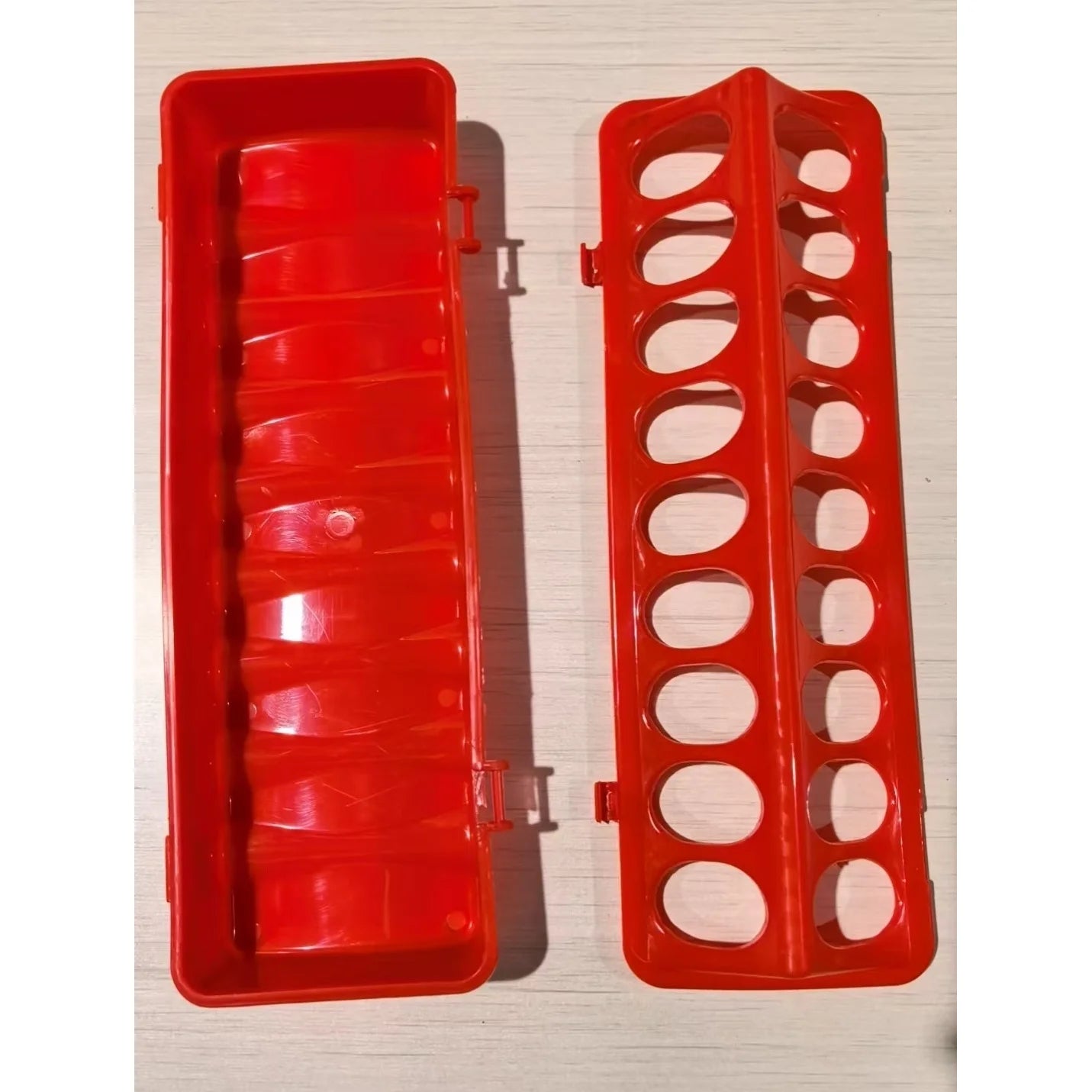 18 Hole Poultry Feeding Trough,Specially Designed for Chickens, Ducks,Geese and Other Poultry, Can Effectively Reduce Feed Waste